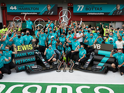 Mercedes-Benz es leyenda al ganar el Séptimo Título Mundial del Campeonato de Constructores de F1